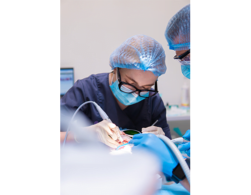 Пародонтолог в Києві Dr.Care Clinic Parodontolog Dr.Care Clinic